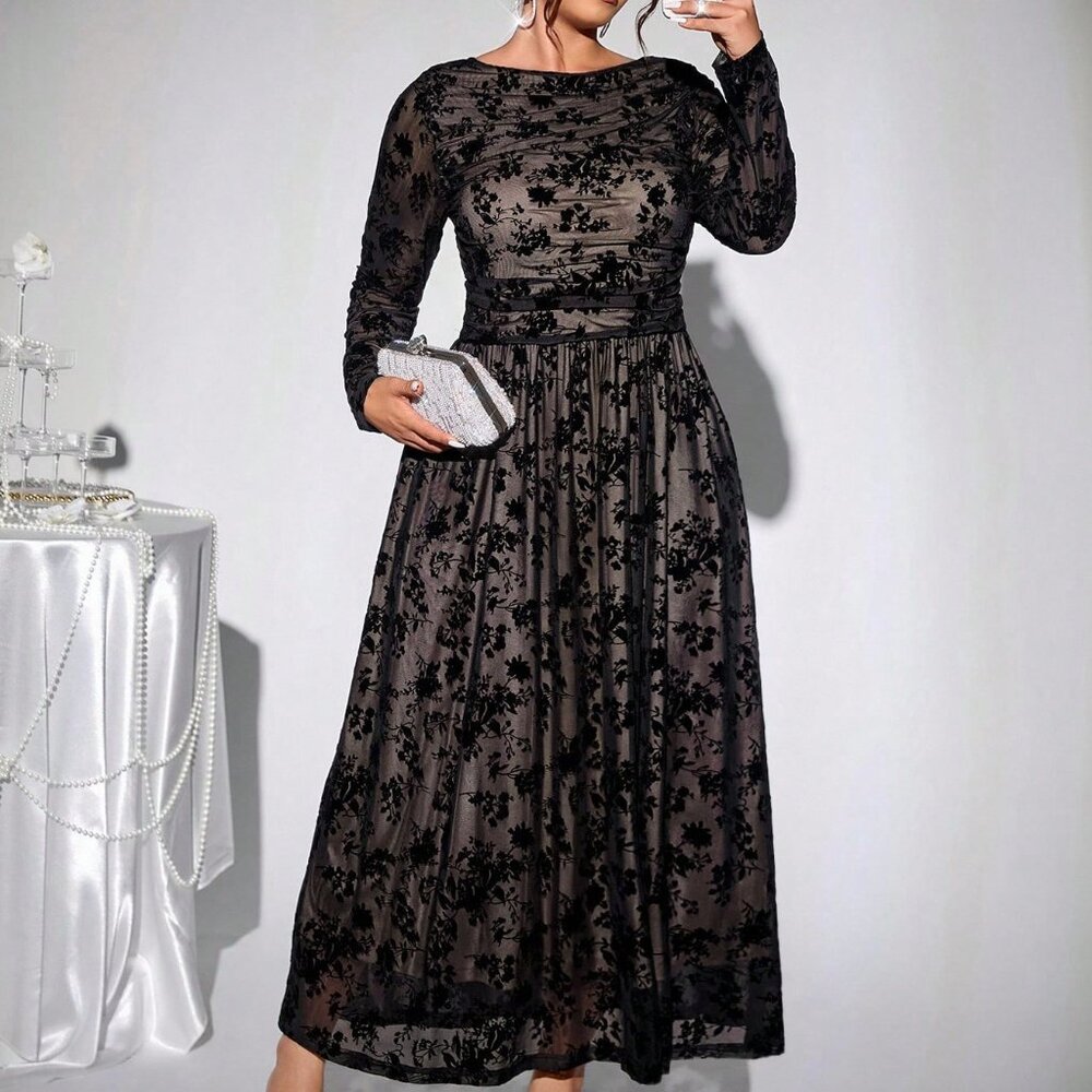 Black Women's Elegant Long Sleeve Stretch Plus Size Prom Dress